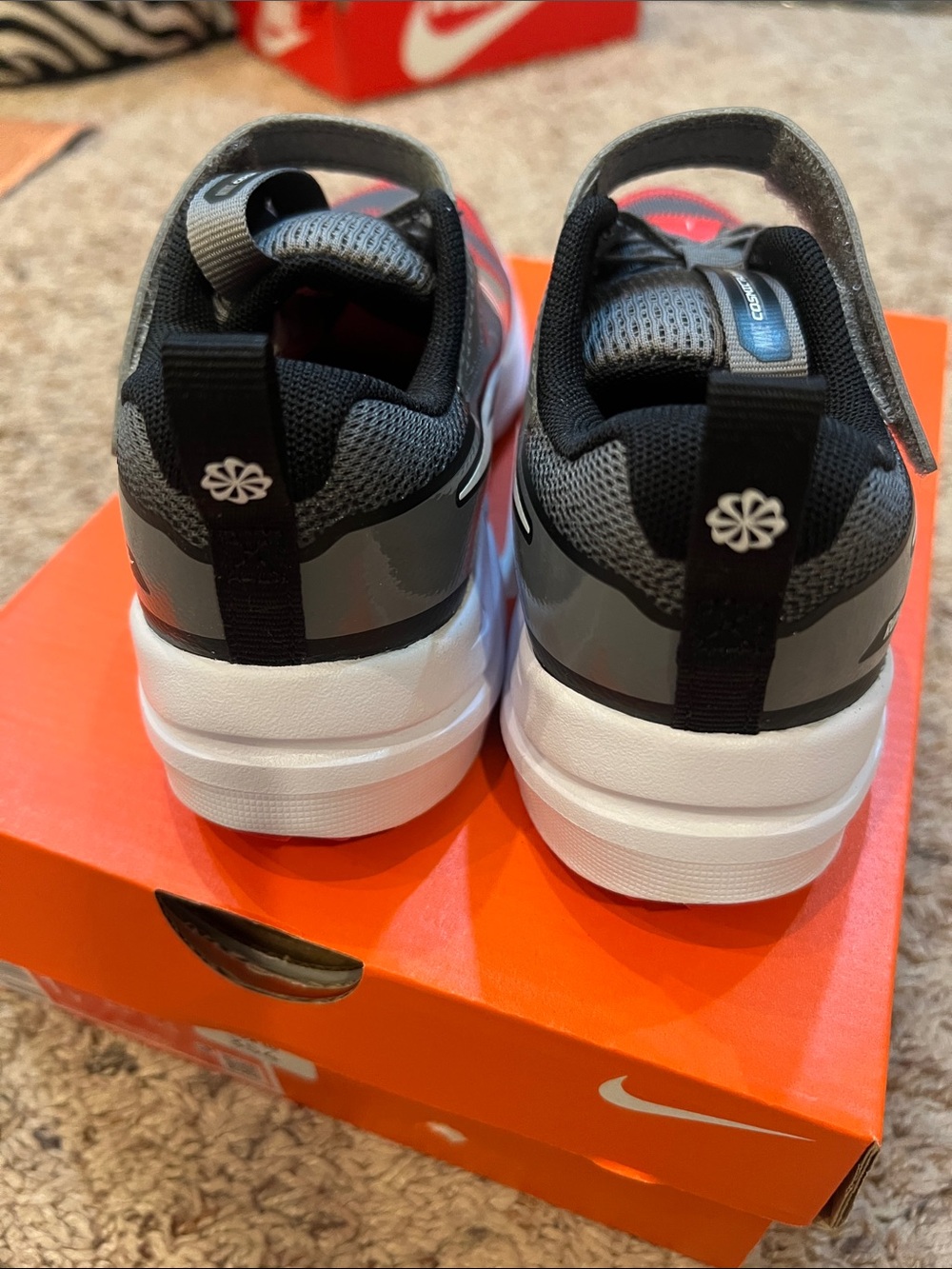 Boys Nike Cosmic Runner Sneakers - Picture 3 of 10